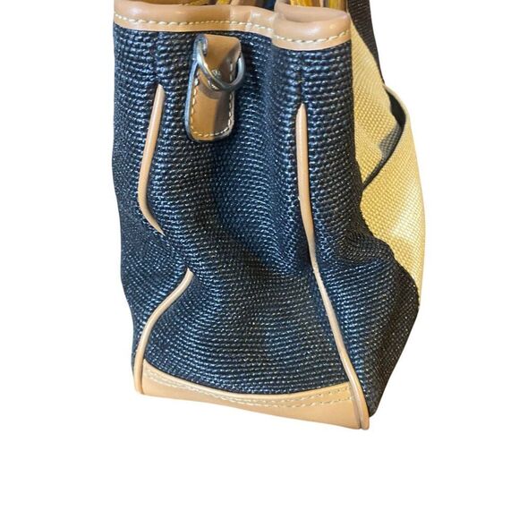 Relic Black Tan Leather Canvas Boho Chic Wooden Handle Snap Closure Purse - Picture 3 of 9